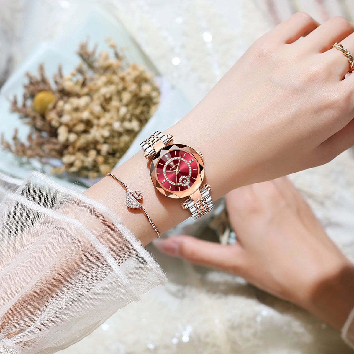 Elegant Women's Waterproof Stainless Steel Quartz Wristwatch - Perfect Blend of Fashion and Functionality