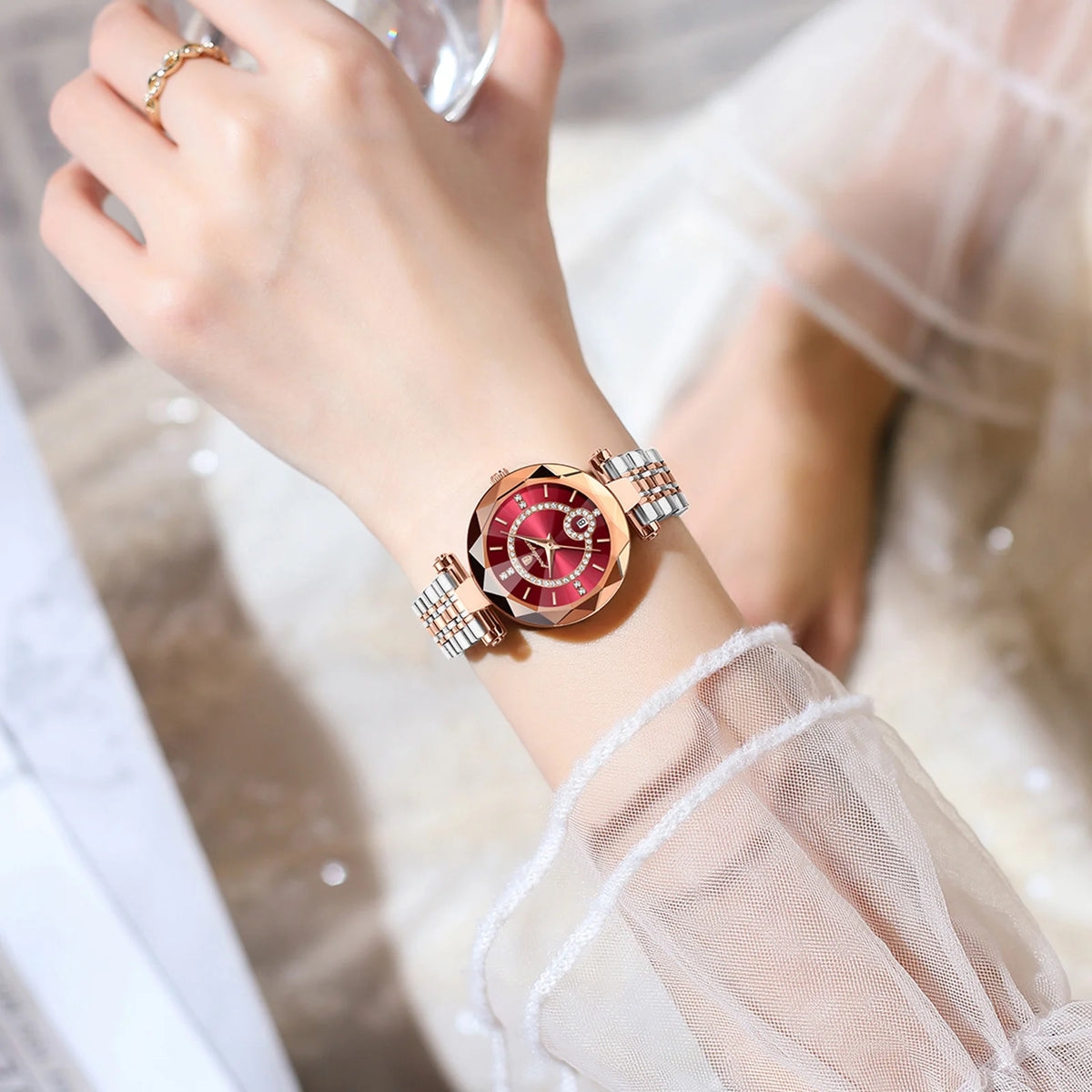 Elegant Women's Waterproof Stainless Steel Quartz Wristwatch - Perfect Blend of Fashion and Functionality